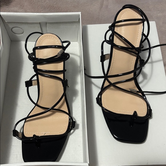 Black Leg Tie Heels Faux Leather - Picture 3 of 4